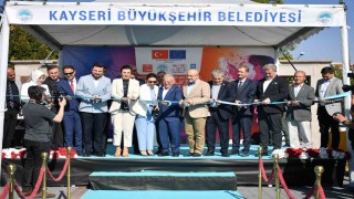 Büyükşehirin gençlere yönelik büyüleyici Mobil Dijital Gençlik Merkezi açıldı