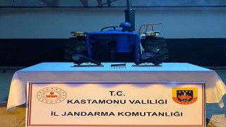 Çaldığı traktörü ahırda saklayan şüpheli jandarmadan kaçamadı