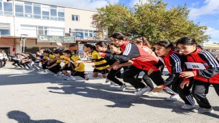 Çamelili çocuklar cumhuriyete koştu