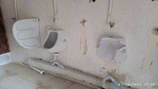 Cami abdesthanesine, tuvaletlerine ve evliya kabirlerinin taşlarına zarar verildi