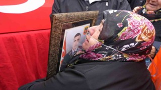 Cenazede yürek burkan feryat, anne şehit oğlunun fotoğrafına sarıldı: Kurban olurum sana