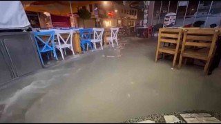 Çeşmede şiddetli yağmur sele dönüştü