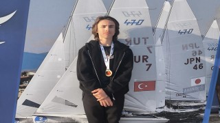 Çeşmeli genç yelkenci Deniz Alan Türkiye şampiyonu oldu