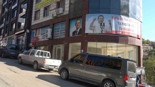 CHPde demokrasi isyanı: İl başkanı ve yönetim kendilerini binaya kilitleyip eylem başlattı