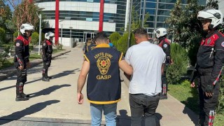 Cinayet davası esnasında silahla adliye önüne gelen 3 şahıs yakalandı