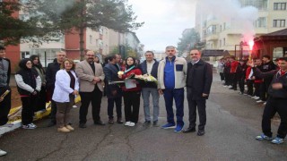 Çinden altın madalyayla dönen Afra Kılınça meşaleli karşılama