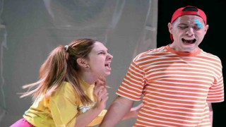 ‘Çocuk Parkı Yaraları Menteşede tiyatro severlerle buluştu