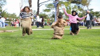 Çocuklar cumhuriyet etkinliğinde gönüllerince eğlendi