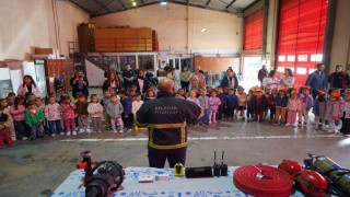 Çocuklar itfaiyecilerle buluştu