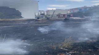 Çocukların yaktığı iddia edilen boş arsayı itfaiye söndürdü