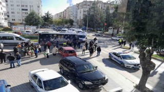 Çorumda halk otobüsü kamyona çarptı: 22 öğrenci yaralandı