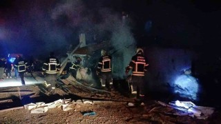 Çorumda müstakil ev alev alev yandı: 7 kişi dumandan etkilendi