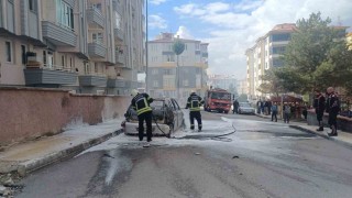 Çorumda öfkeli kadın, eşinin otomobilini ateşe verdi