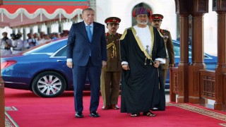 Cumhurbaşkanı Erdoğan, Ummanda resmi törenle karşılandı