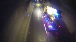 Cumhurbaşkanı Erdoğanın Rizede konvoyunun geçeceği tünelde trafik polisleri olası kazayı önledi