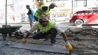 Cumhuriyet Caddesinde kaldırımlar yenileniyor
