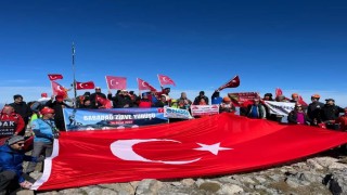 Cumhuriyet coşkusu Babadağın zirvesine taşındı