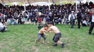 Cumhuriyet ile yaşıt karakucak güreşleri