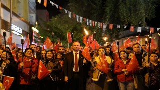 Cumhuriyetin 102. yaşı Çivrilde fener alayı ve konserle kutlandı