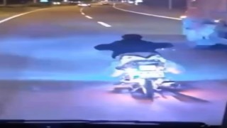 D-100de motosikletle tehlikeli şov kamerada