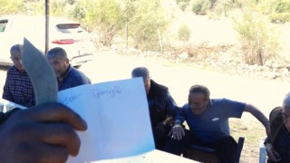 Davulcuya Bahşiş Uzatan Davetli İki Kişiyi Birden Düşürdü