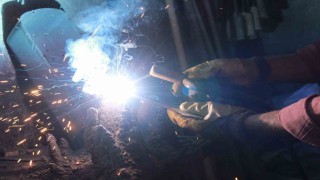 Dededen babaya, babadan oğula kaldı: 30 yıldır demir dövüyor