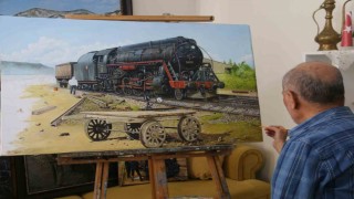 Demir yollarından emekli oldu, hiç bitmeyen tren sevgisini yaptığı tablolarda yaşatıyor