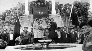 Demircide 97 yıl önceki cumhuriyet karesi yeniden canlandı