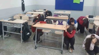 Denizlide afetler ve dayanıklılık ayı etkinlikleri kapsamında okullarda eş zamanlı tatbikat yapıldı