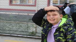 Deprem anında yapılması gerekenler öğrencilere uygulamalı olarak gösterildi