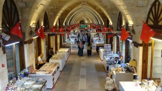Depremde hasar gören tarihi Zincirli Bedesten yeniden uğrak noktası oldu
