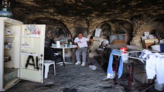 Depremden sonra huzuru mağarada bulmuştu, şimdi çok sevdiği mağarasını boşaltacak olmanın hüznünü yaşıyor