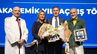 Devrimin Rengi sergisi İstinye Üniversitesinde sanatseverlerle buluştu