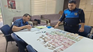 Dilencilik yapan kadın yarım saatte bin 32 lira topladı