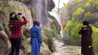 Dipsizgöl Şelalesi sonbahar güzelliğiyle mest ediyor