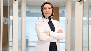 Diş Eti Çekilmesi Geri Dönmez! Uzmanından Uyarı ve Tedavi Yöntemleri