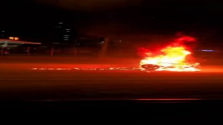 Diyarbakırda aracın çarptığı motosiklet savrulup alev aldı: 1 yaralı