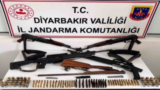 Diyarbakırda kaçakçılık operasyonunda çok sayıda silah ele geçirildi: 6 gözaltı