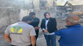 Diyarbakırda metruk binalar yıkılıyor