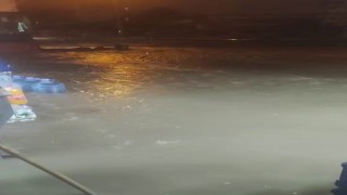 Diyarbakırda sağanak nedeni ile bazı iş yerlerini su bastı