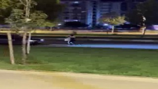 Diyarbakırda şaşkına çeviren görüntü: Kadın ana yolda kendini seyir halindeki araçların önüne attı