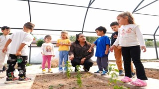 Doğa Çocuk Enstitüsünde hem öğreniyor hem de eğleniyorlar