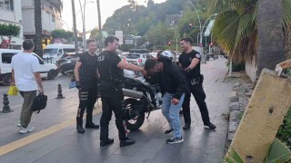 Dolmuş durağında baygın halde bulundu, polisleri görünce elini öptü