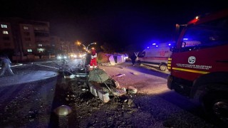 Dörtyolda aydınlatma direğine çarpan otomobilin sürücüsü yaralandı