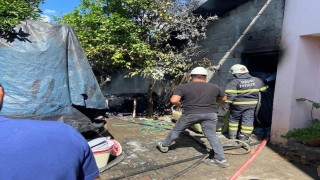 Dörtyolda züccaciye deposu yandı