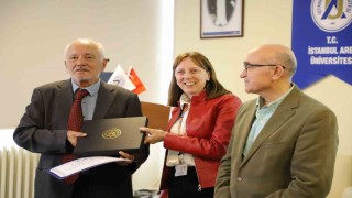 Duayen gazeteci-yazar Haluk Şahin, dijital çağın risklerini anlattı