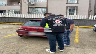 Düğün konvoyunda gürültü yapan araç trafikten men edildi