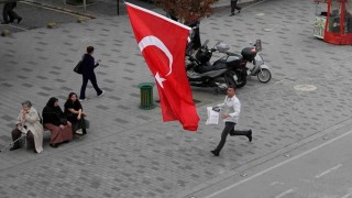 Düzceliler Türk bayrağını yere düşürmedi