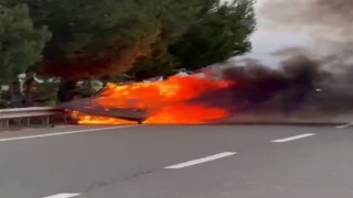 Edirnede seyir halindeki otomobil alev alev yandı