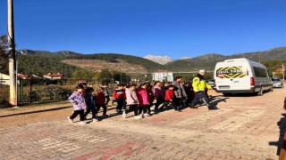 Eğirdir jandarmasından öğrencilere trafik dersi